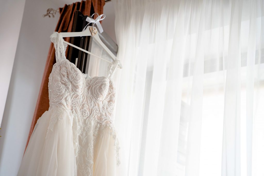 rochie de mireasa, alba, fara bretele